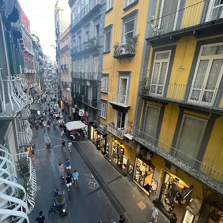 Konukevi Dimora Chiaia 4*