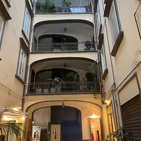 Гостевой дом Dimora Chiaia 4*