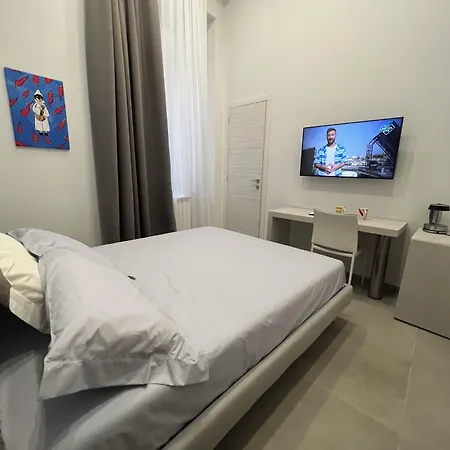 Dimora Chiaia 게스트하우스 4*