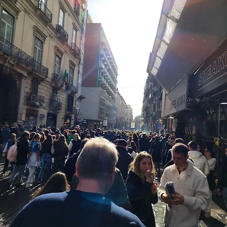 Dimora Chiaia 게스트하우스 4*